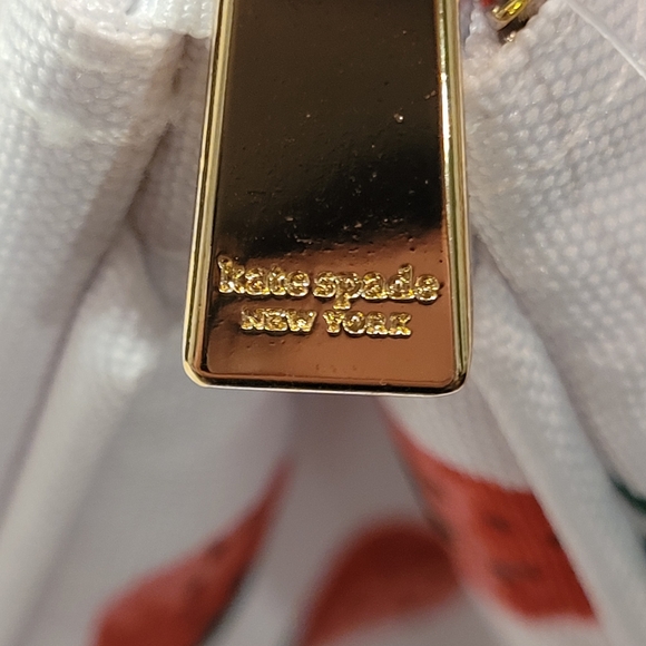 Nwt-Kate Spade Insulated White Wite With Red Strawberries Lunch bag - Picture 4 of 9